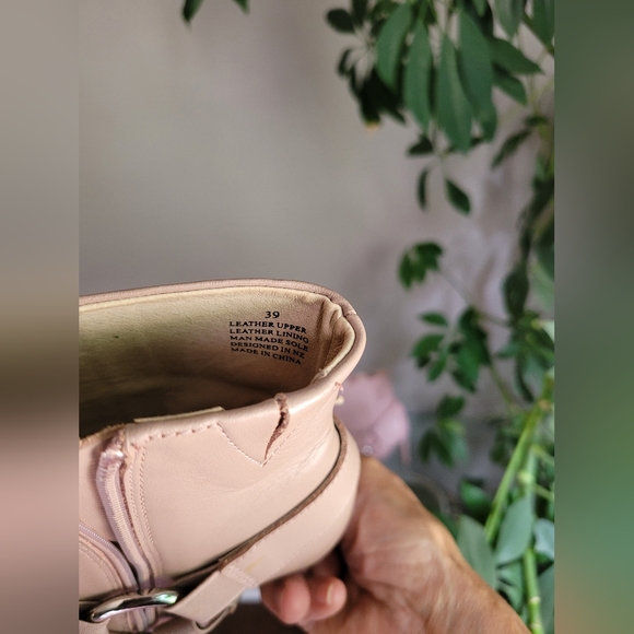 MI PIACI Pink Ankle Boots With 3 1/2 inch Heels, Size: 8 - Picture 6 of 8